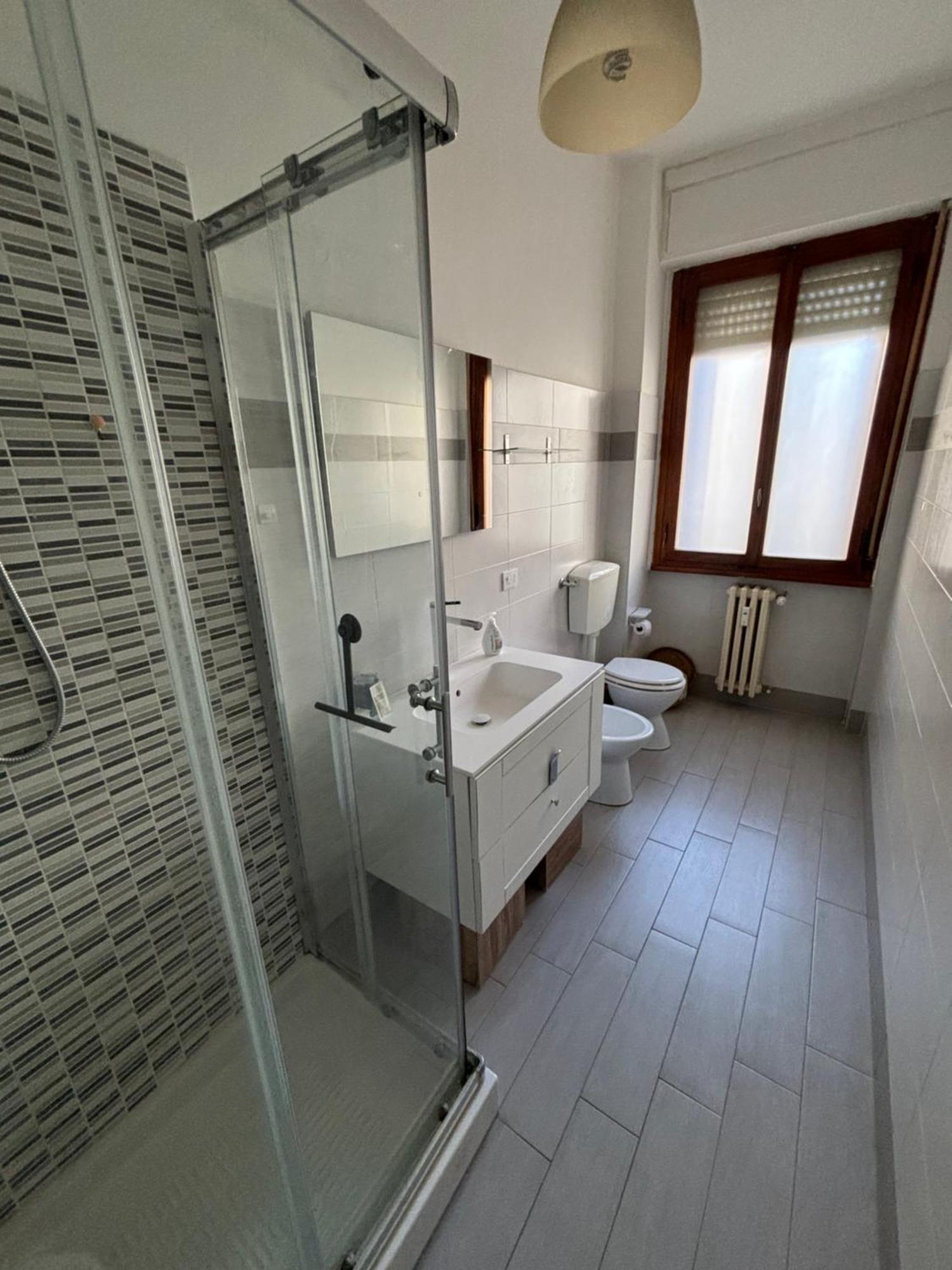 Show Me 2 Bedroom Duomo & Airport Tram Apartment Florence