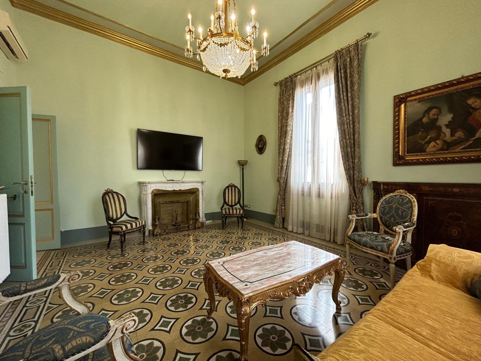 Florentine Penthouse By Florencehospitality Com Florence