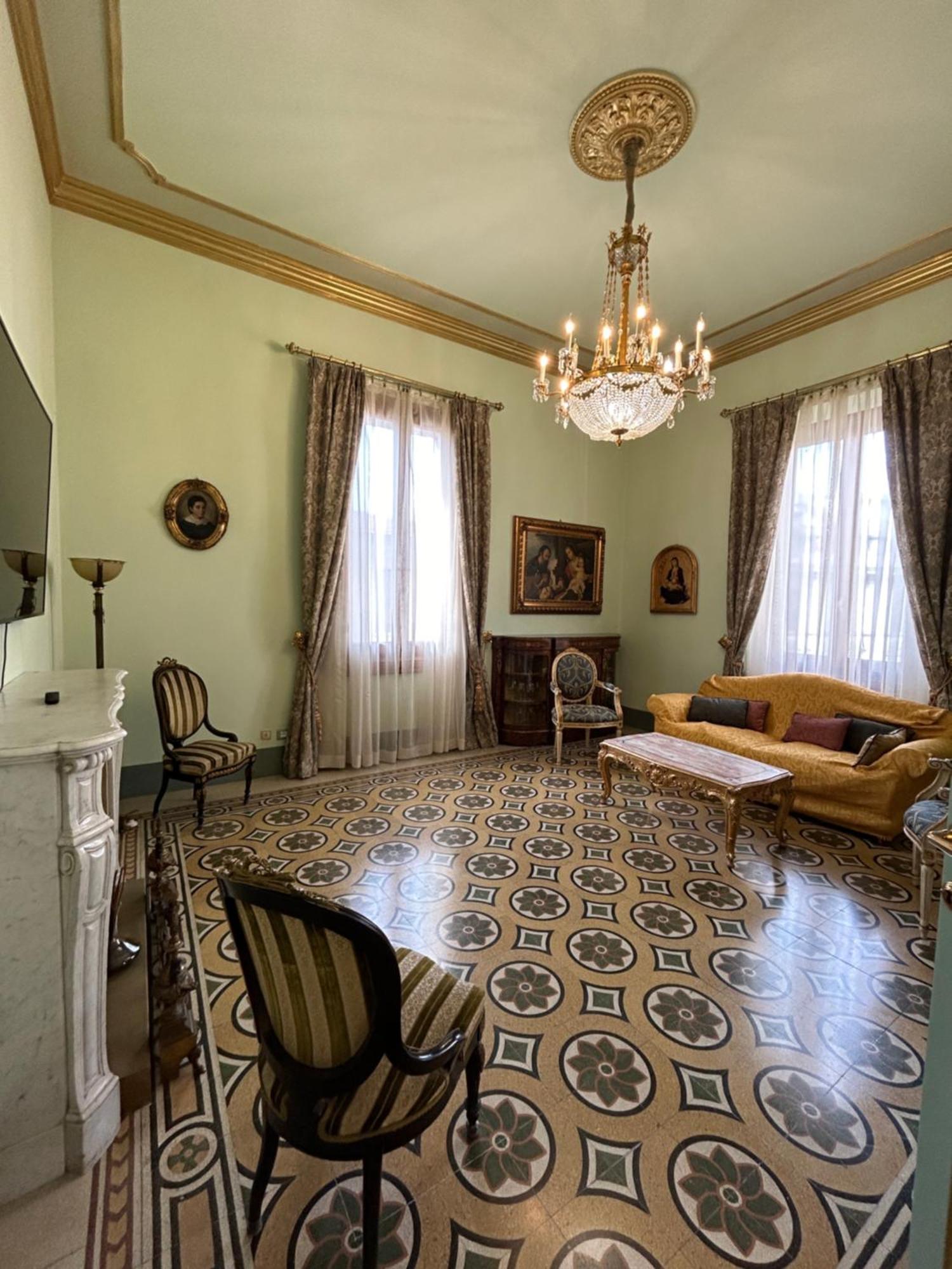 Florentine Penthouse By Florencehospitality Com *