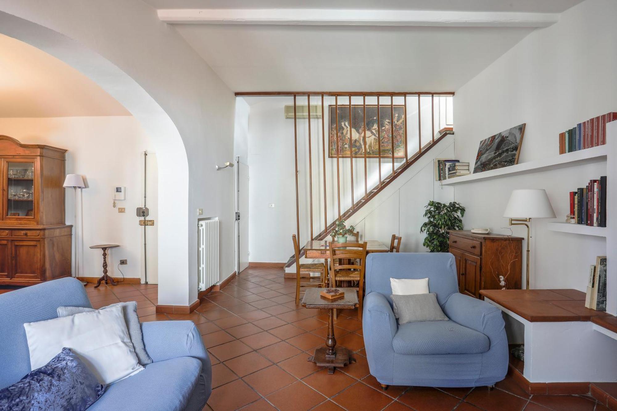 Bright Last-floor With Terrace Apartment