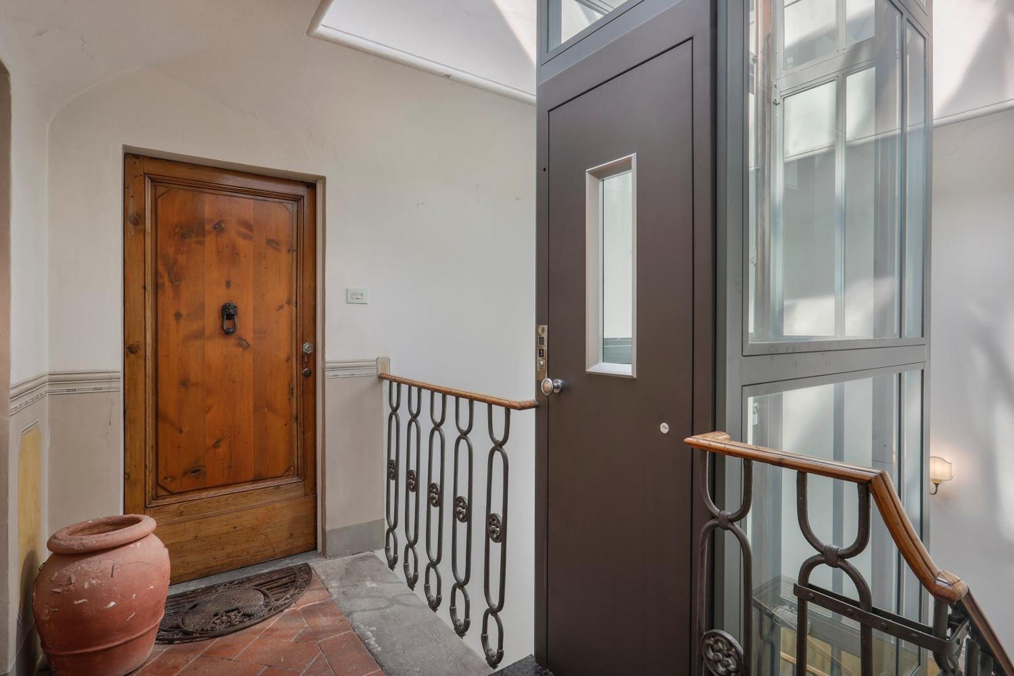 Bright Last-floor With Terrace