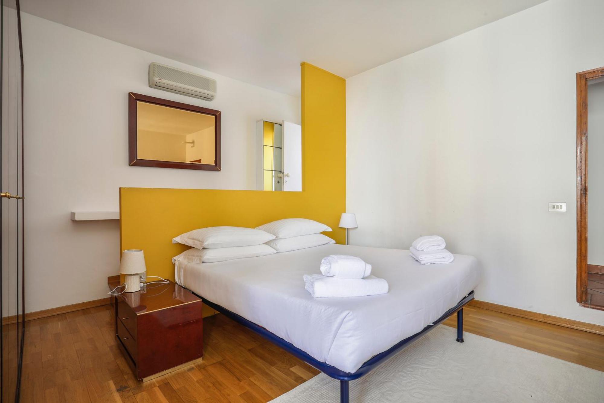 Bright Last-floor With Terrace Apartment
