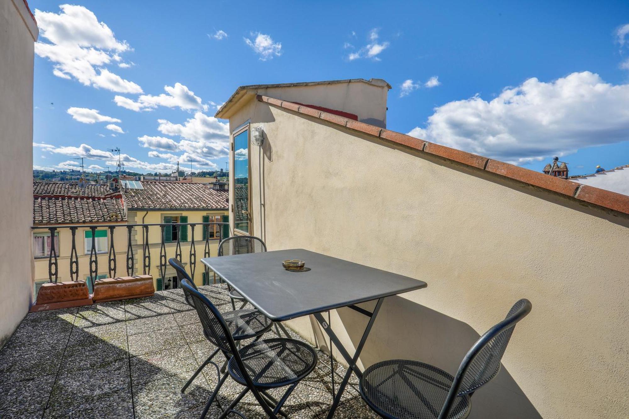 Bright Last-floor With Terrace Apartment *