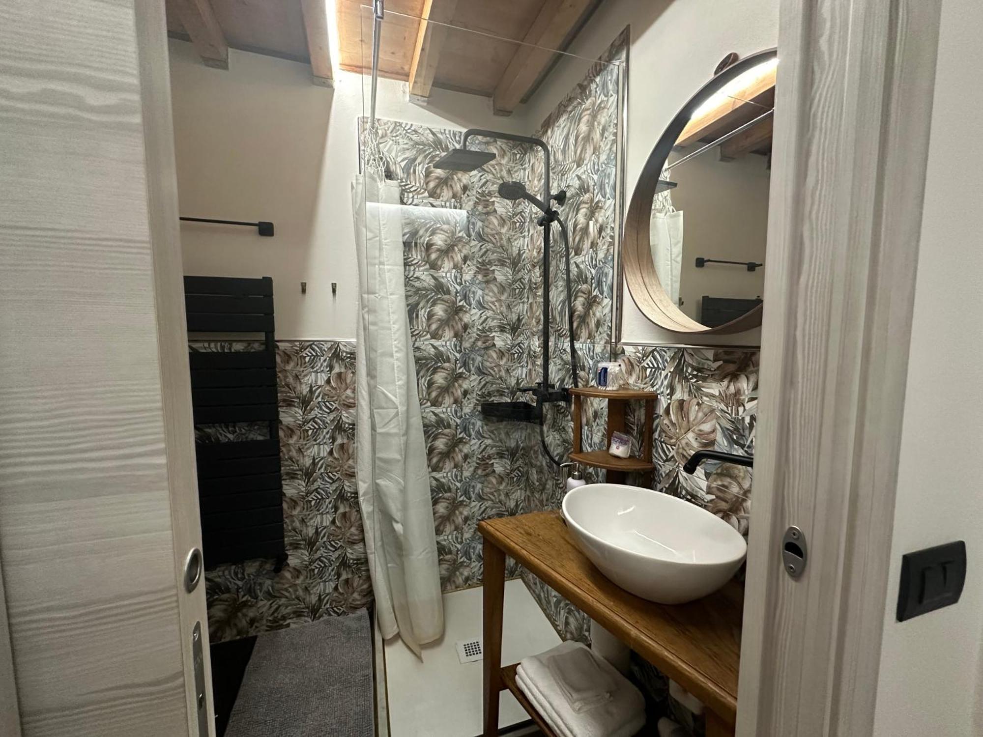 Regina Two - Floored Rustico Relax Apartment