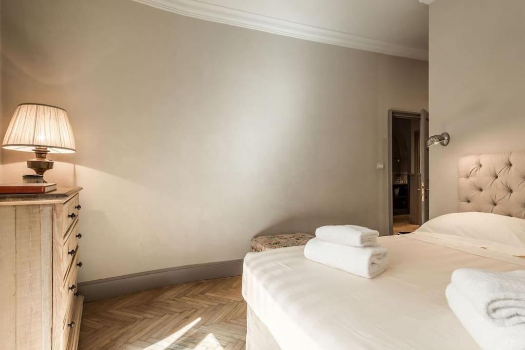 Luxury River View Apartment Florence