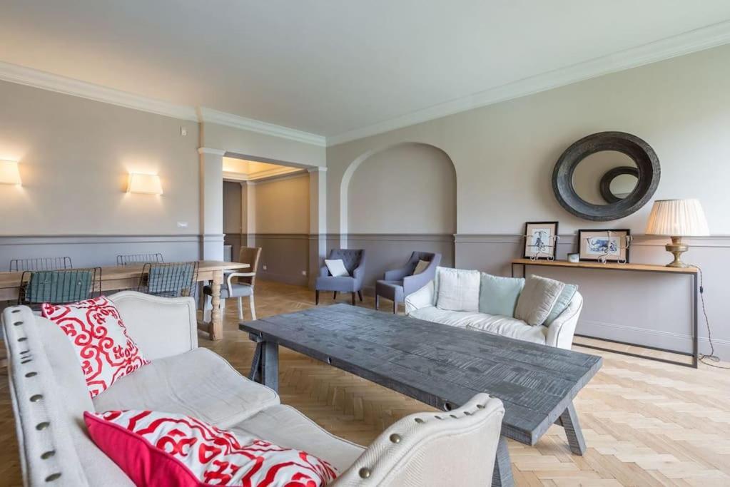 Luxury River View Apartment *