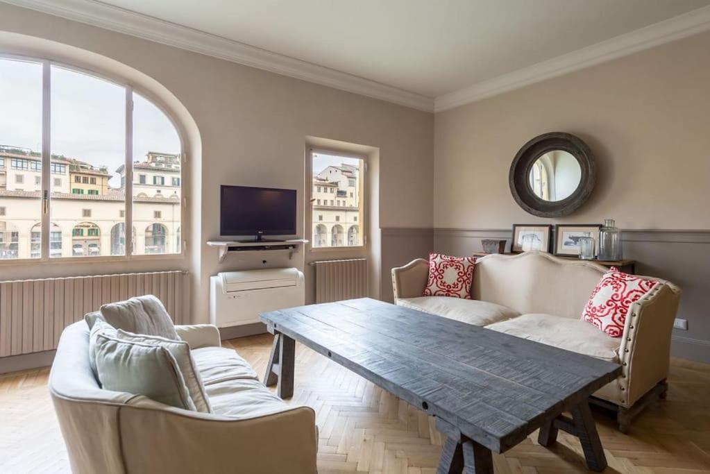 Luxury River View Apartment *