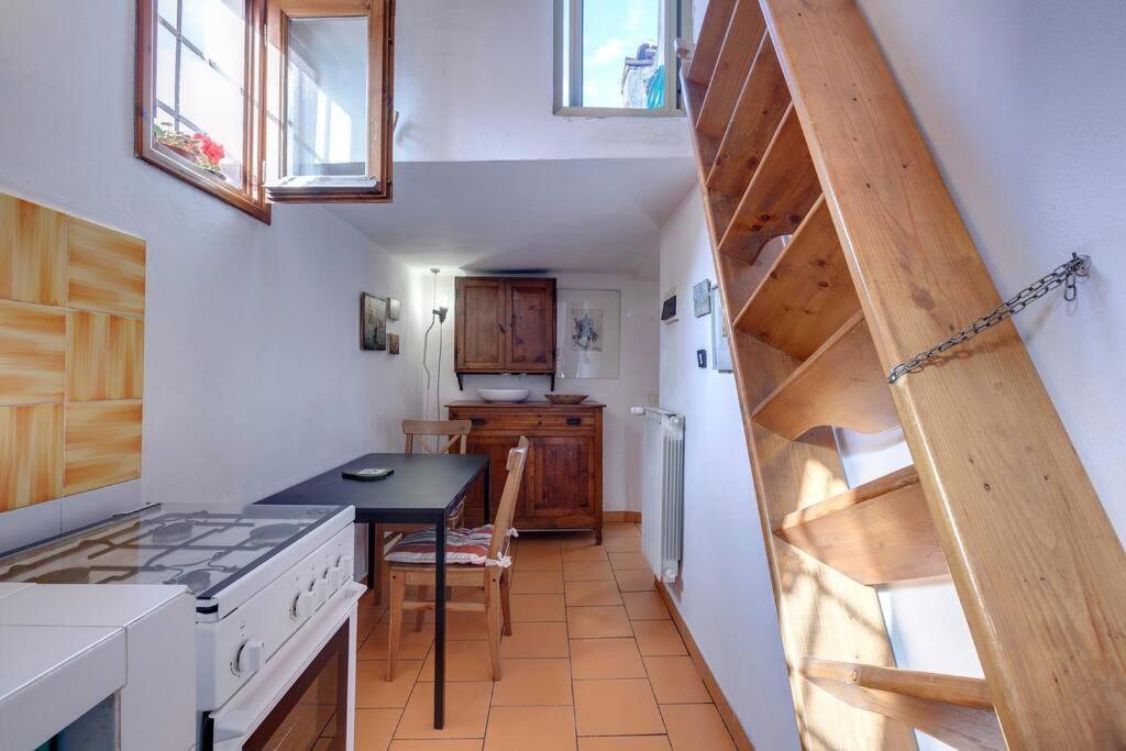 Pepi With Terrace Apartment