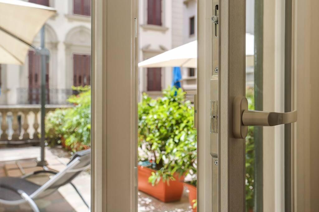Next To The Duomo Of Florence, Raffaello, With Private Patio Apartment