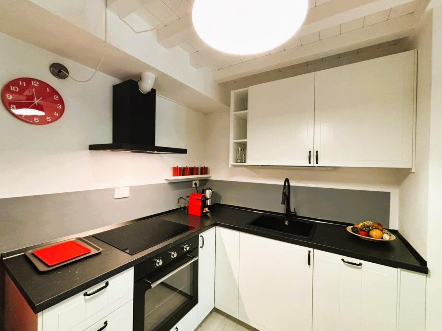 Red Lily Apartment *