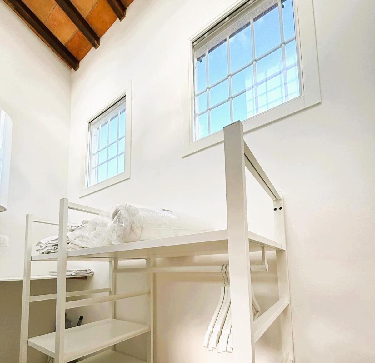 Red Lily Apartment Florence