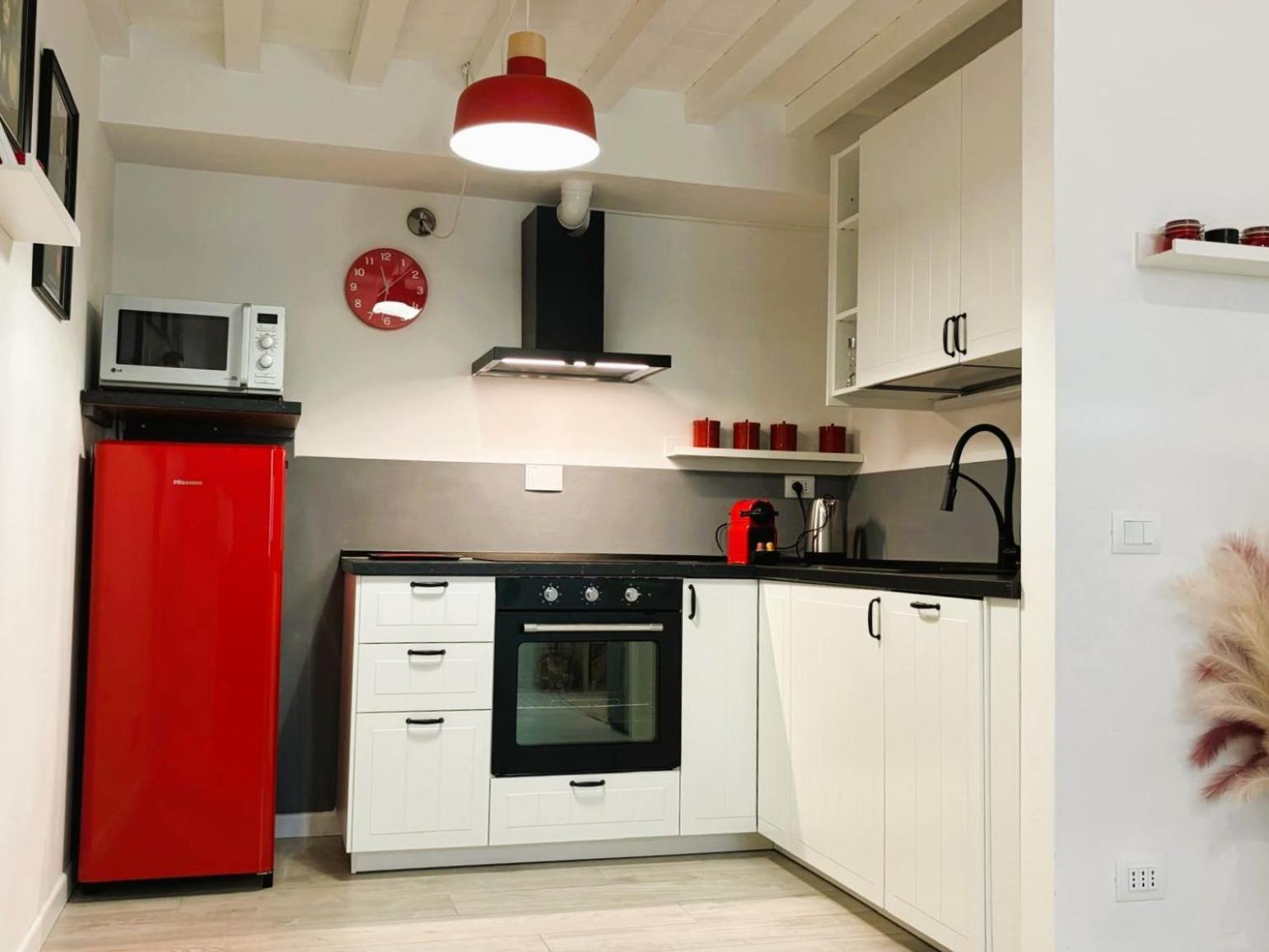 Apartment Red Lily Florence