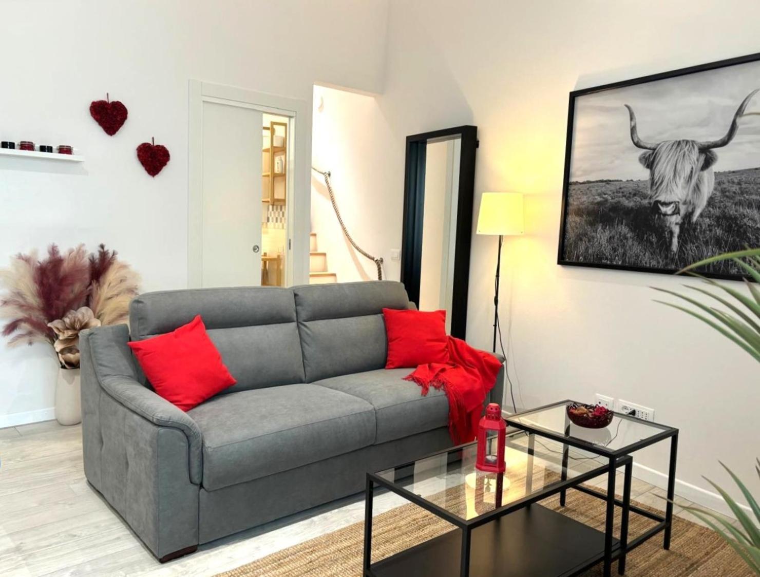 Apartment Red Lily Florence