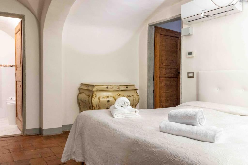 Apartment Santo Spirito 2 Bedroom *