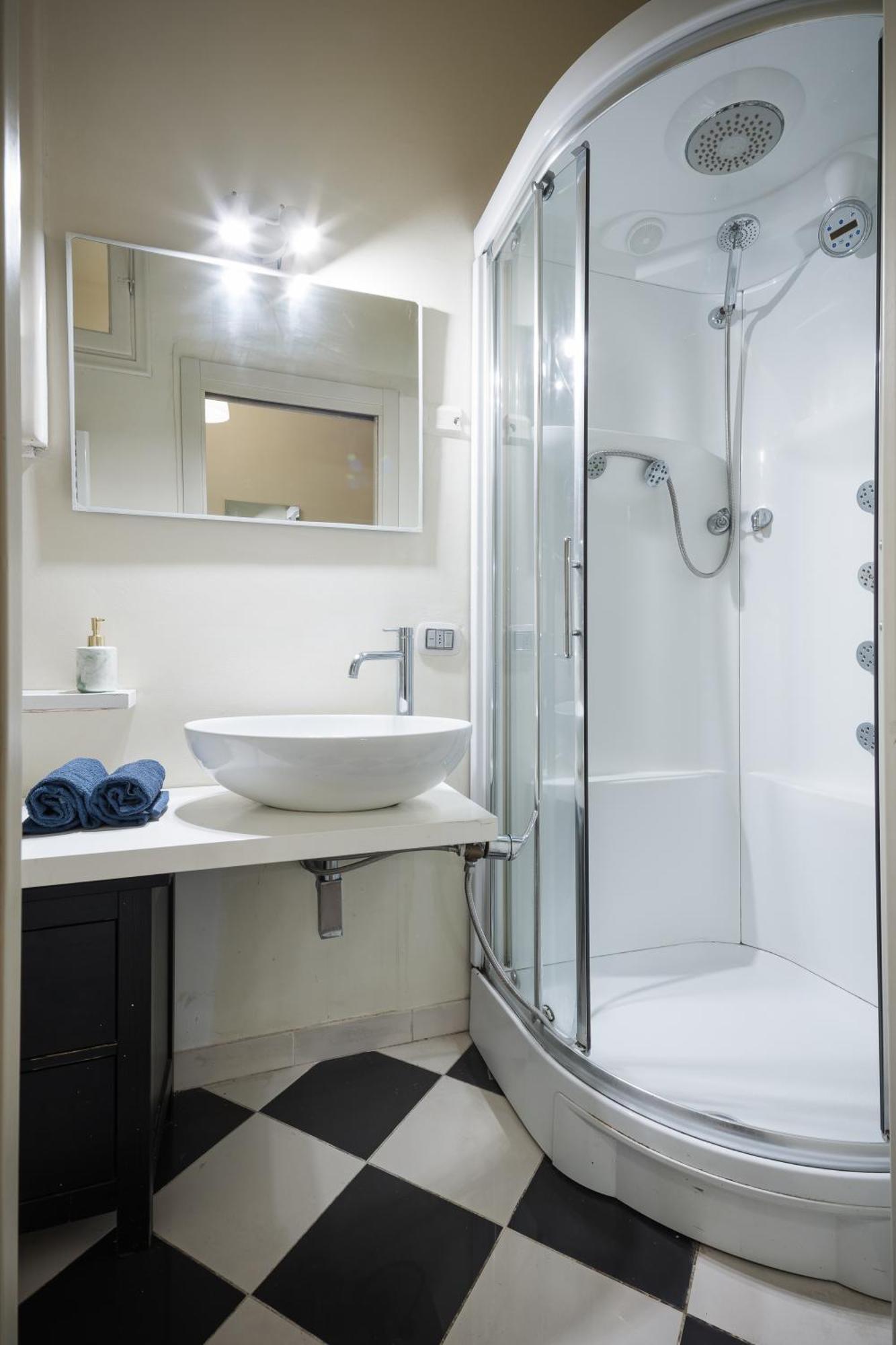 Montebello Apartment *