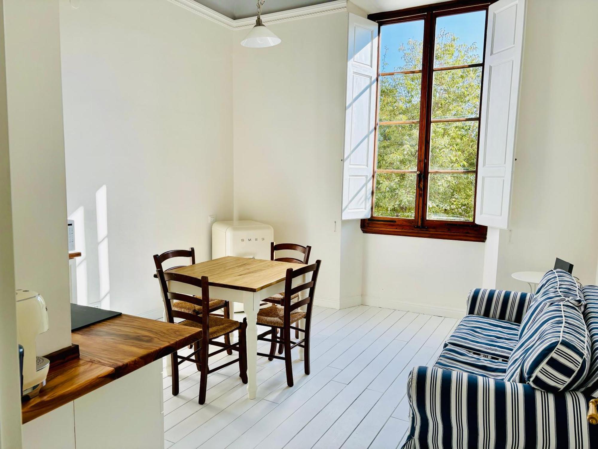 Luminous And Spacious Boboli Apartment