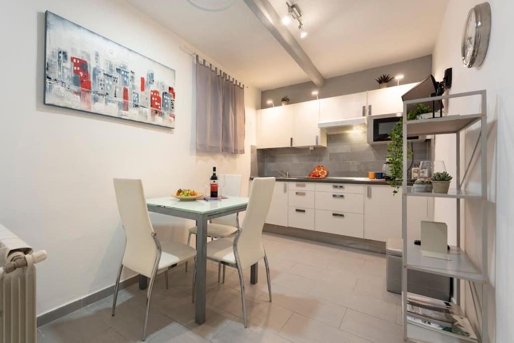 Keys Of Italy - Macci 41 - Sant' Ambrogio One Bedroom Flat Apartment *