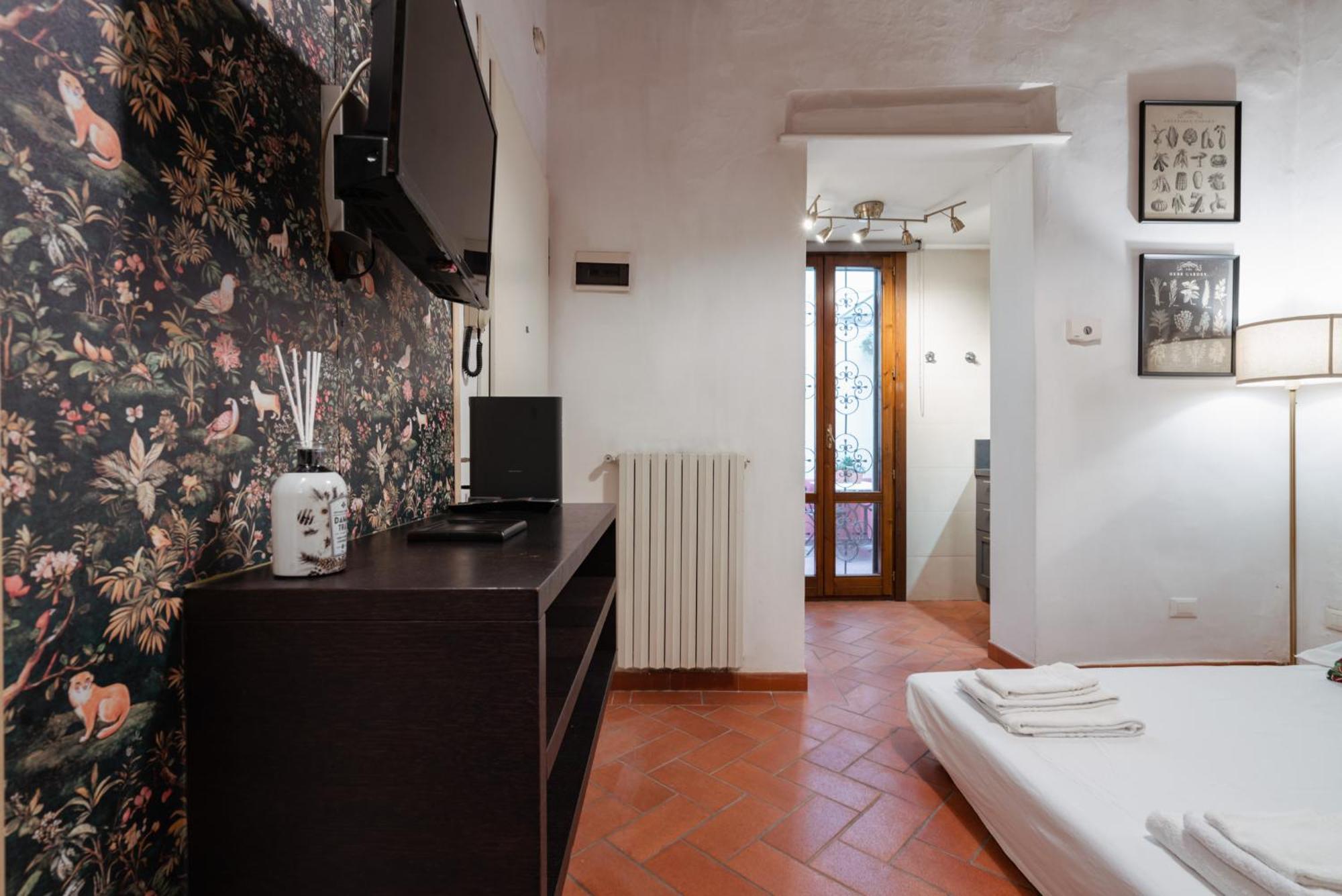 Charming In The Heart Of Santo Spirito Apartment