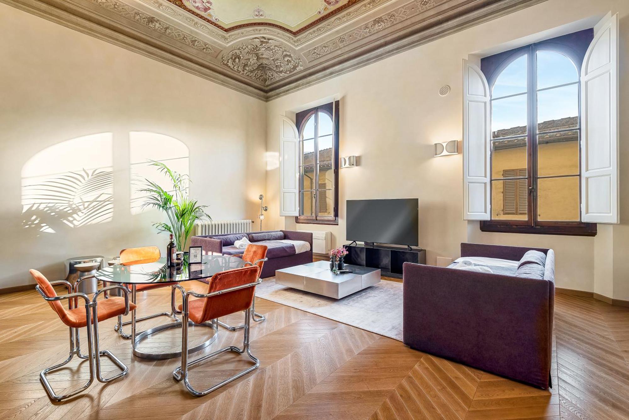 Via Venezia 10 - Renaissance - Historic Charm With Frescoes And Private Courtyard Parking In Heart Appartement