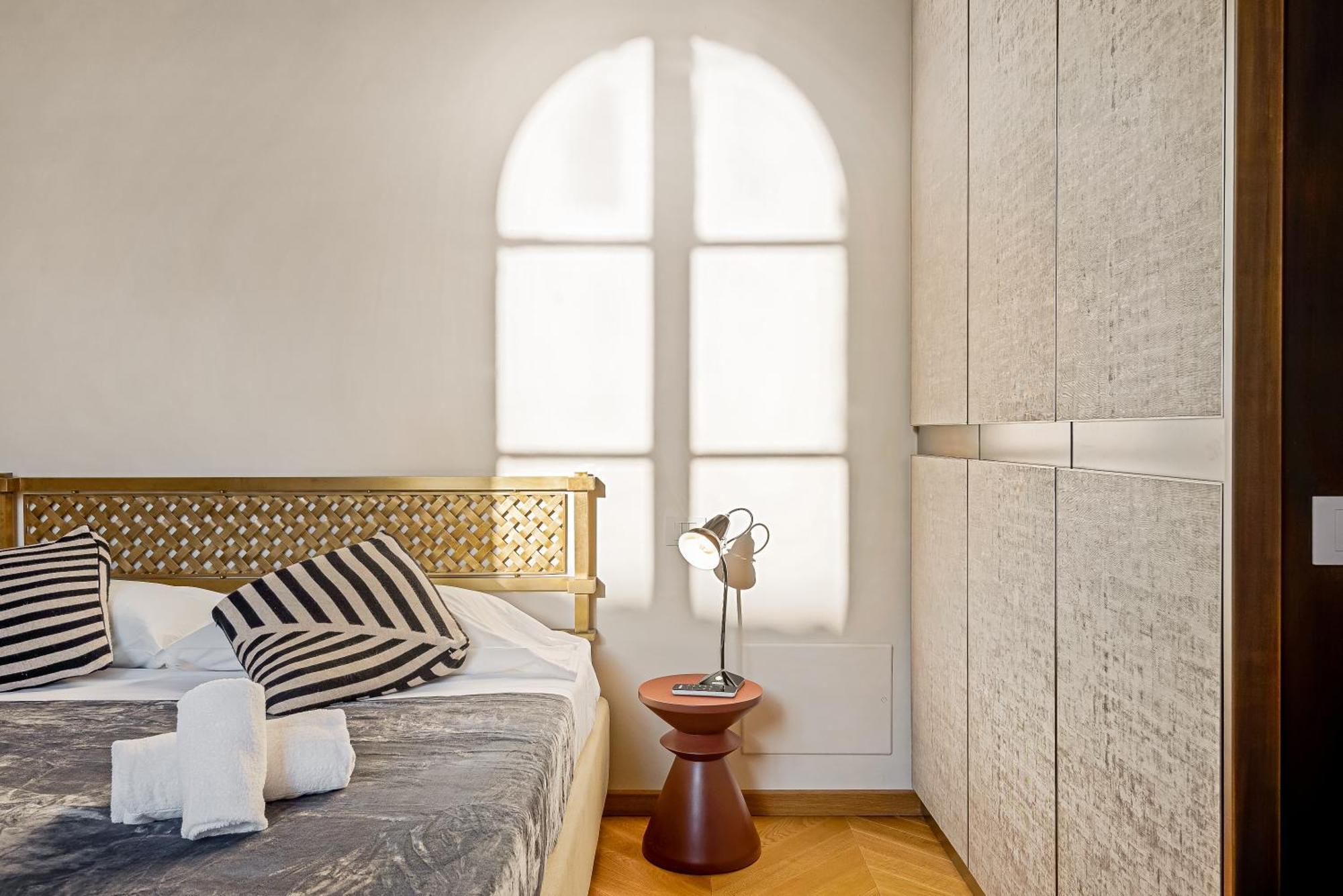 Via Venezia 10 - Renaissance - Historic Charm With Frescoes And Private Courtyard Parking In Heart Appartement
