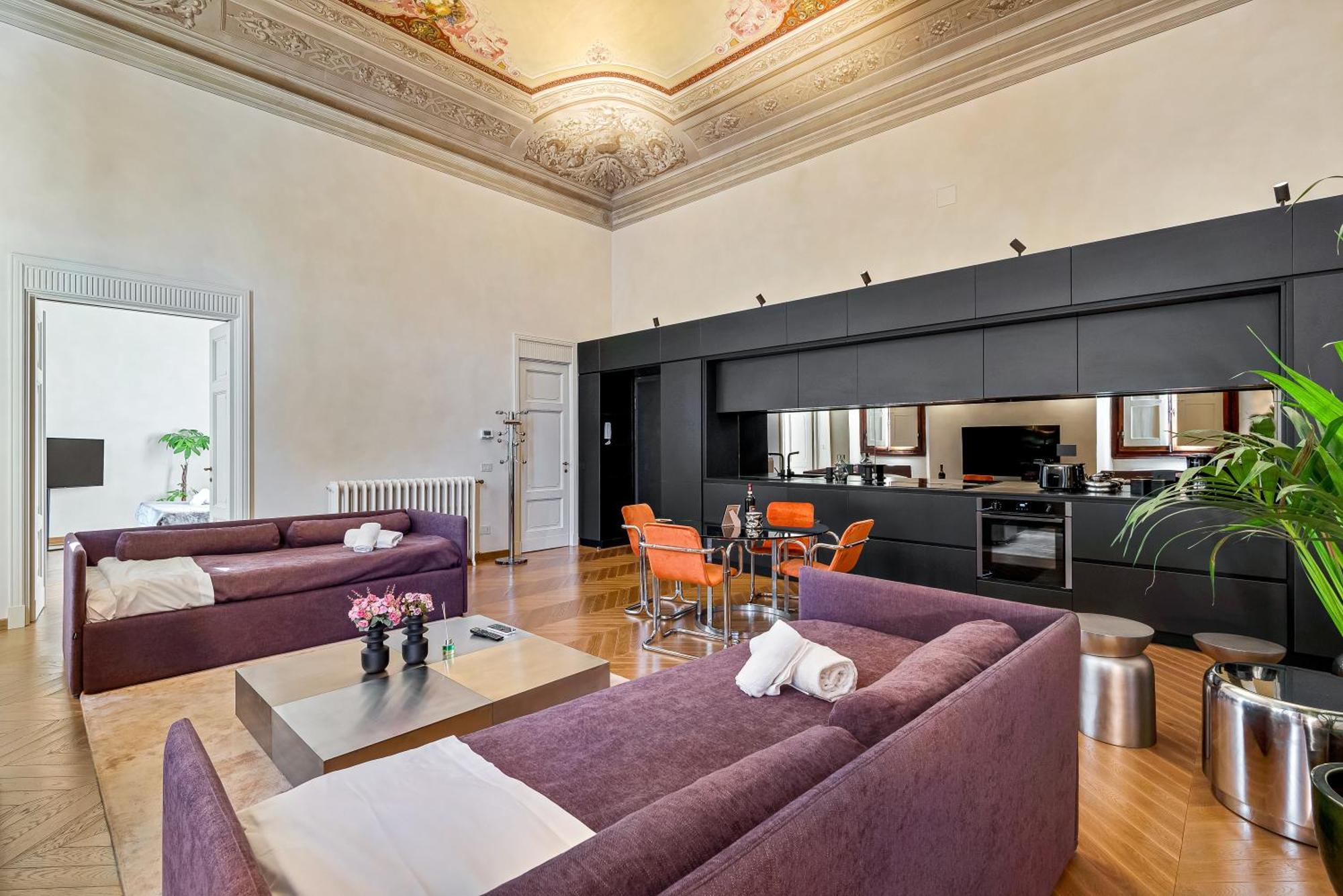 Via Venezia 10 - Renaissance - Historic Charm With Frescoes And Private Courtyard Parking In Heart Appartement Florence