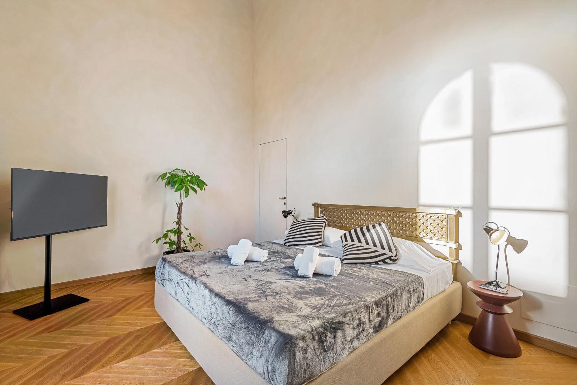 Via Venezia 10 - Renaissance - Historic Charm With Frescoes And Private Courtyard Parking In Heart Appartement