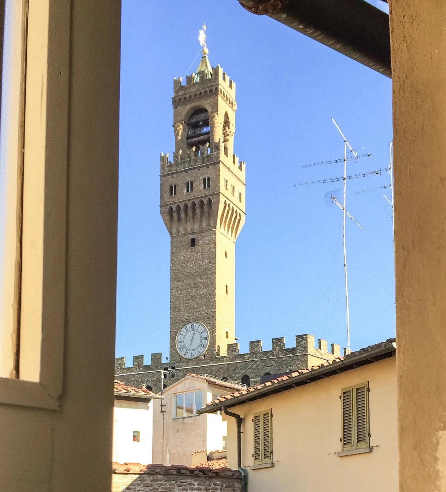 Design Home: Uffizi-ponte Vecchio Charm Apartment Florence