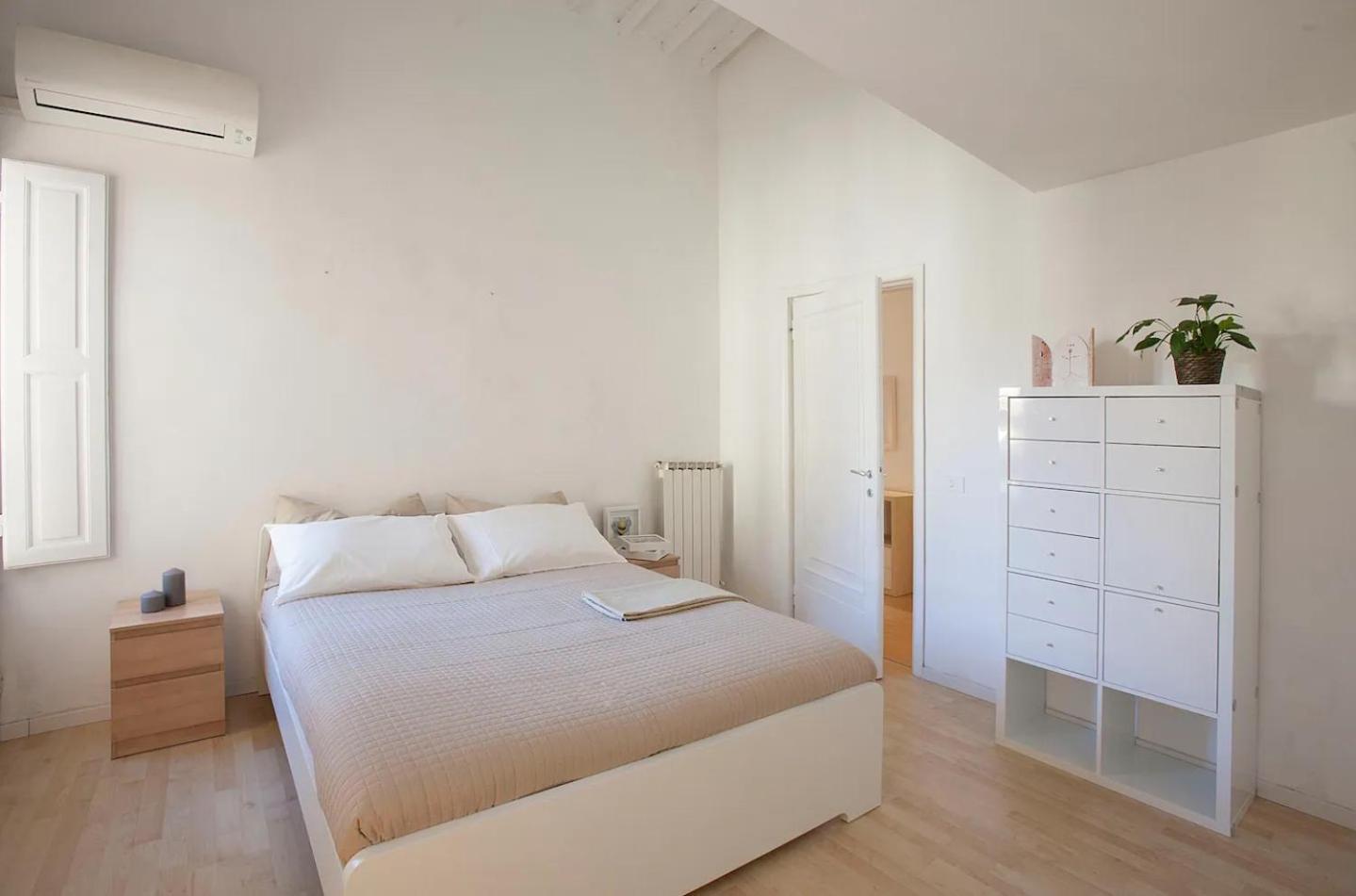 Design Home: Uffizi-ponte Vecchio Charm Apartment Florence