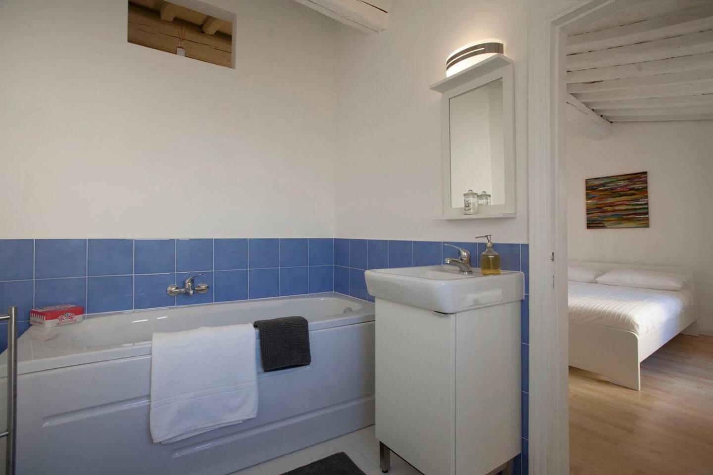 Apartment Design Home: Uffizi-ponte Vecchio Charm *