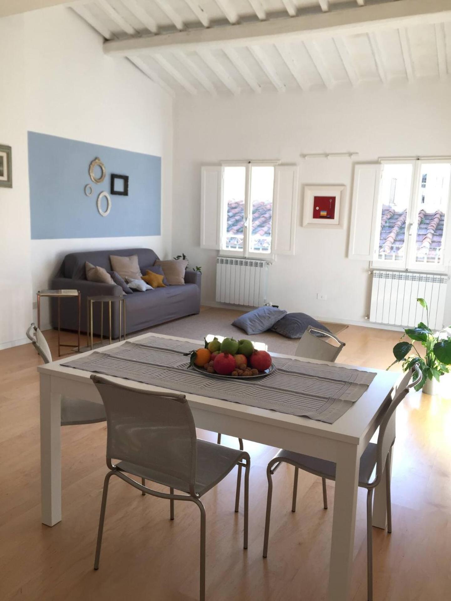 Design Home: Uffizi-ponte Vecchio Charm Apartment Florence