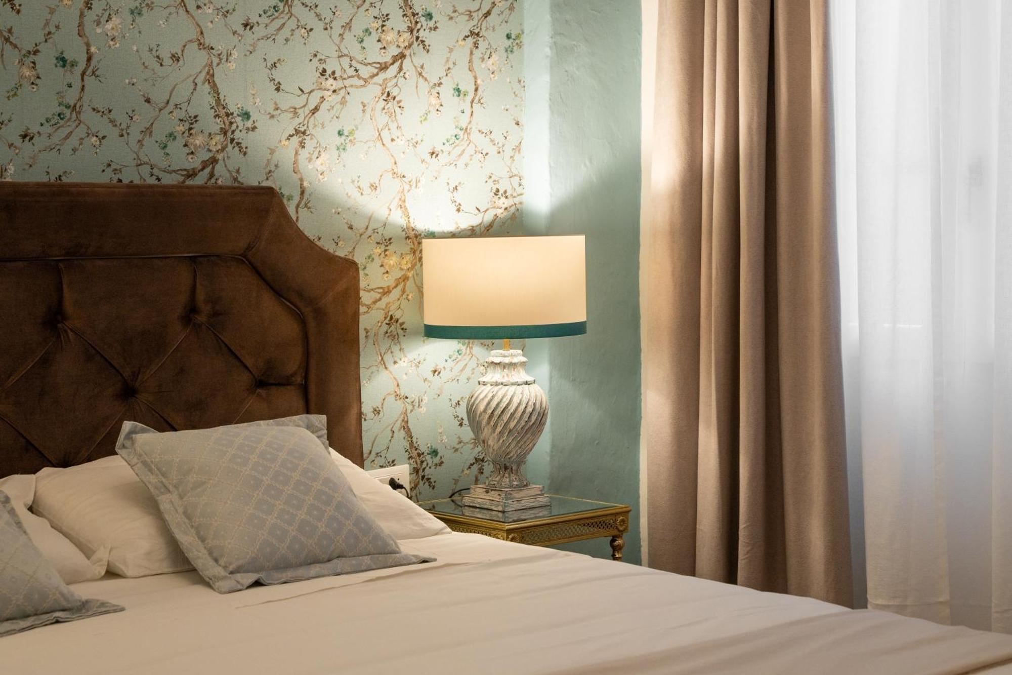 Via Dei Pepi 3 - Charming - Chic Retreat A Few Steps From Santa Croce Square * Florence