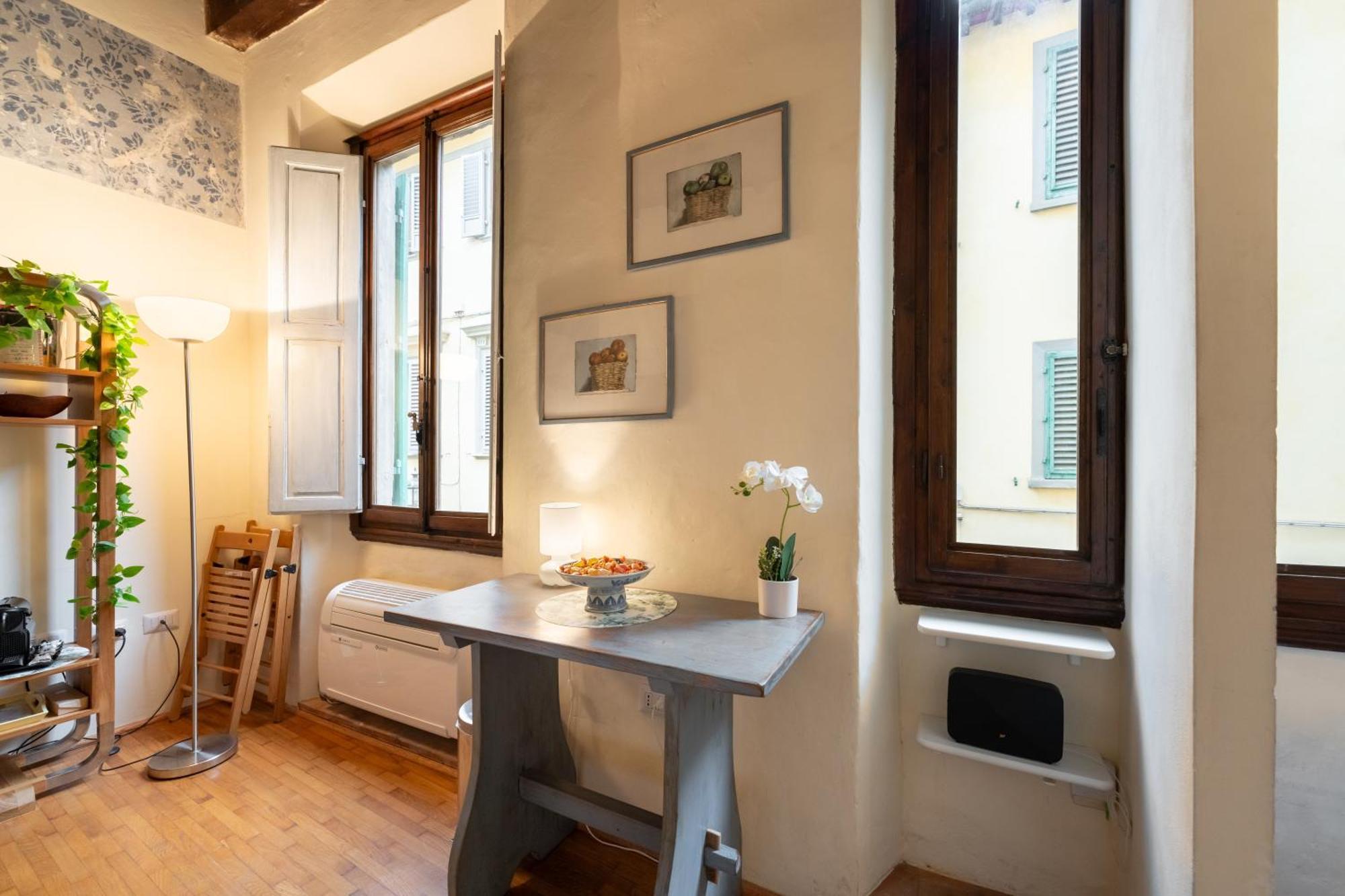 Via Benedetta, 13 - Charming - Florentine Gem Steps From Station - Prime Spot! Apartment Florence