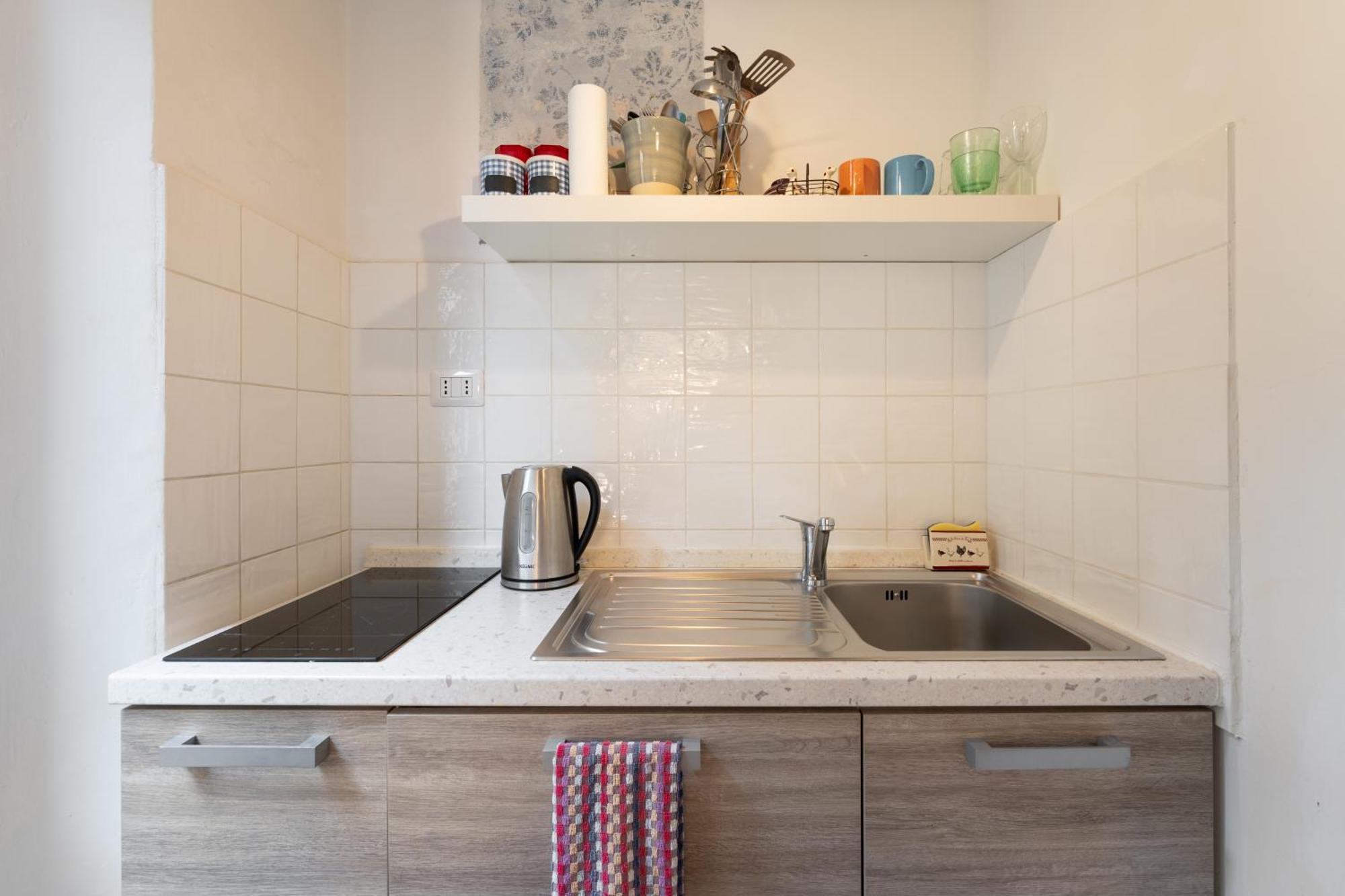 Apartment Via Benedetta, 13 - Charming - Florentine Gem Steps From Station - Prime Spot! Florence