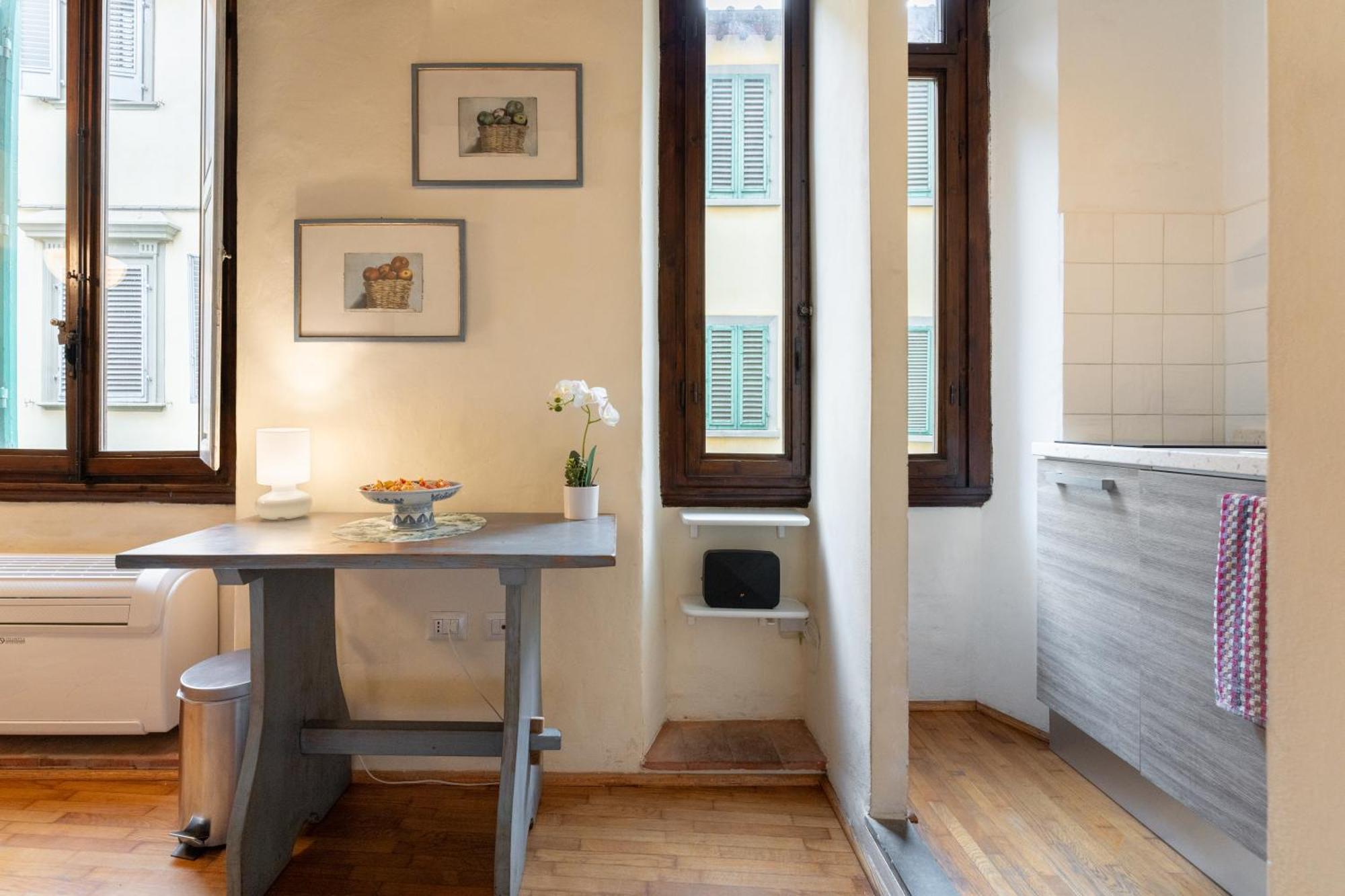 Apartment Via Benedetta, 13 - Charming - Florentine Gem Steps From Station - Prime Spot! *