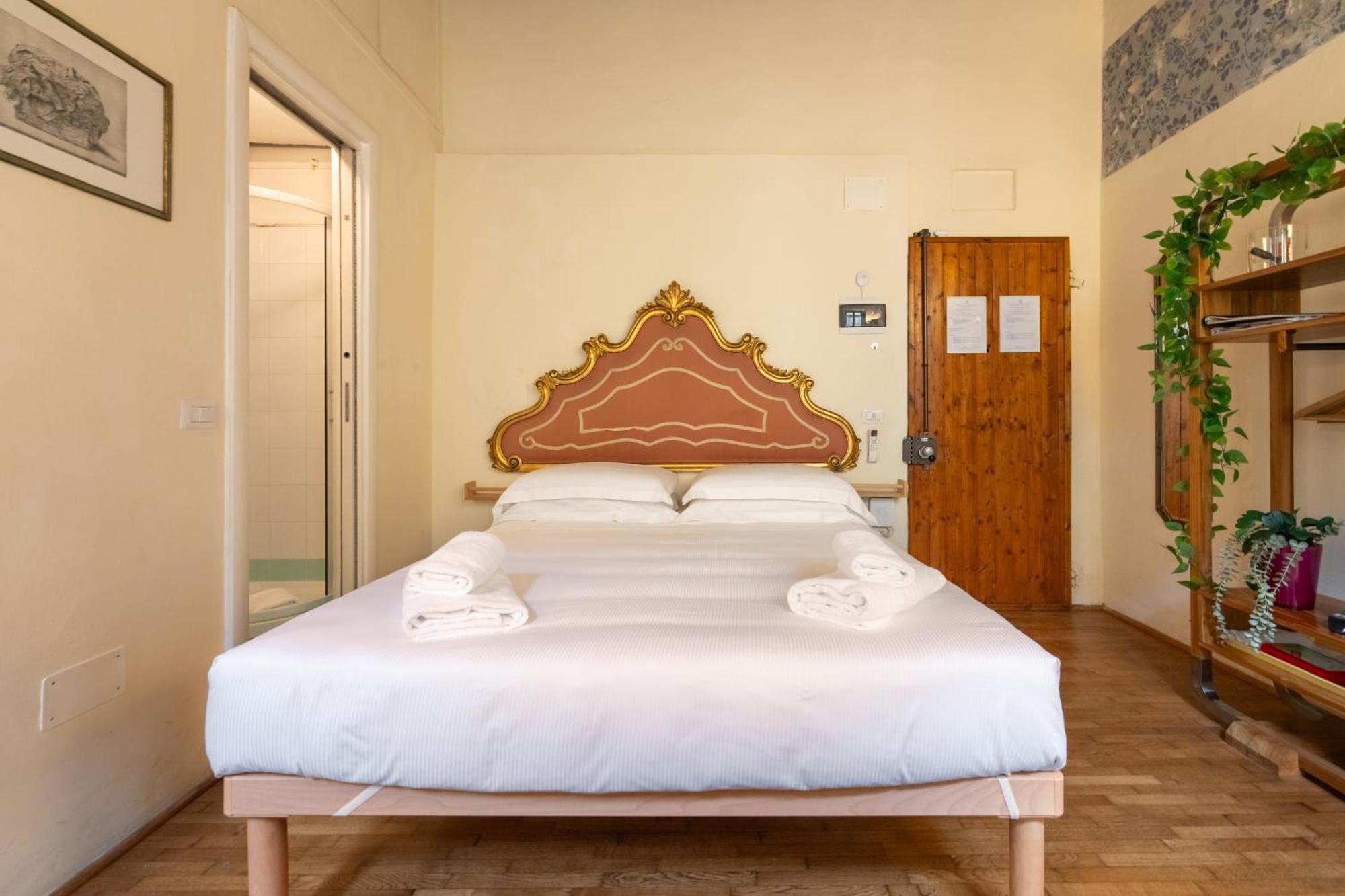 Via Benedetta, 13 - Charming - Florentine Gem Steps From Station - Prime Spot! Apartment *
