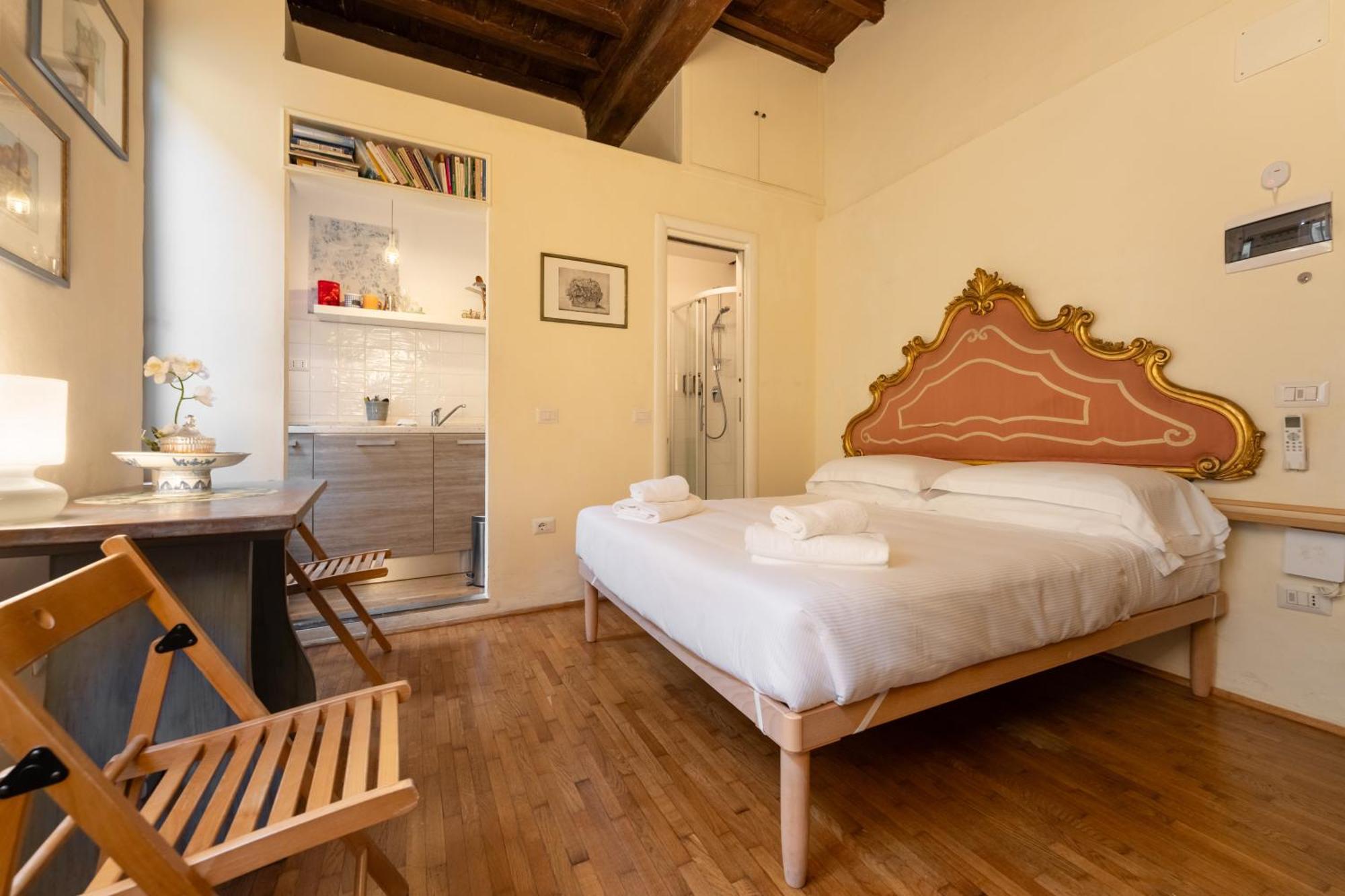 Apartment Via Benedetta, 13 - Charming - Florentine Gem Steps From Station - Prime Spot!
