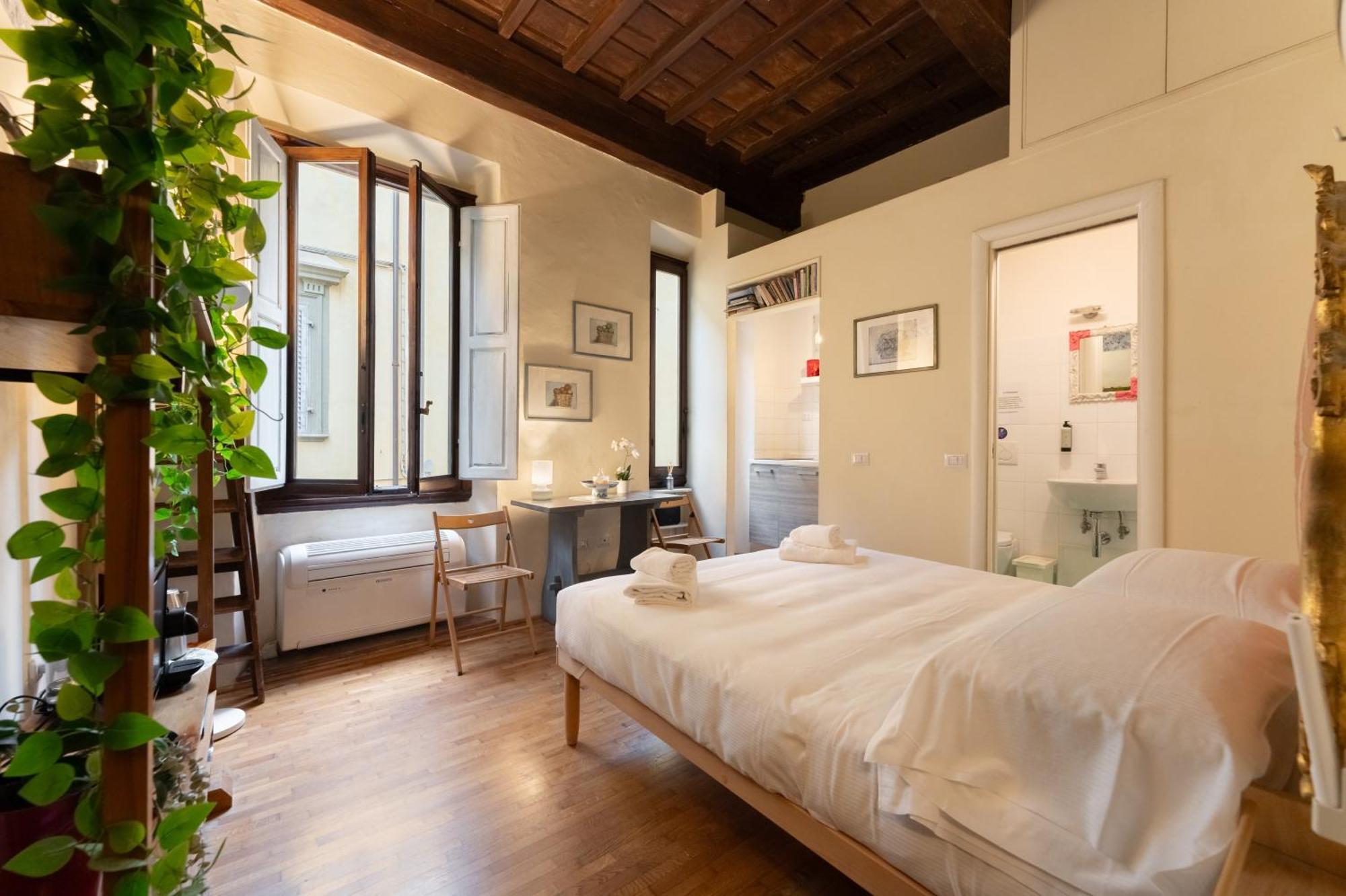 Via Benedetta, 13 - Charming - Florentine Gem Steps From Station - Prime Spot! Apartment