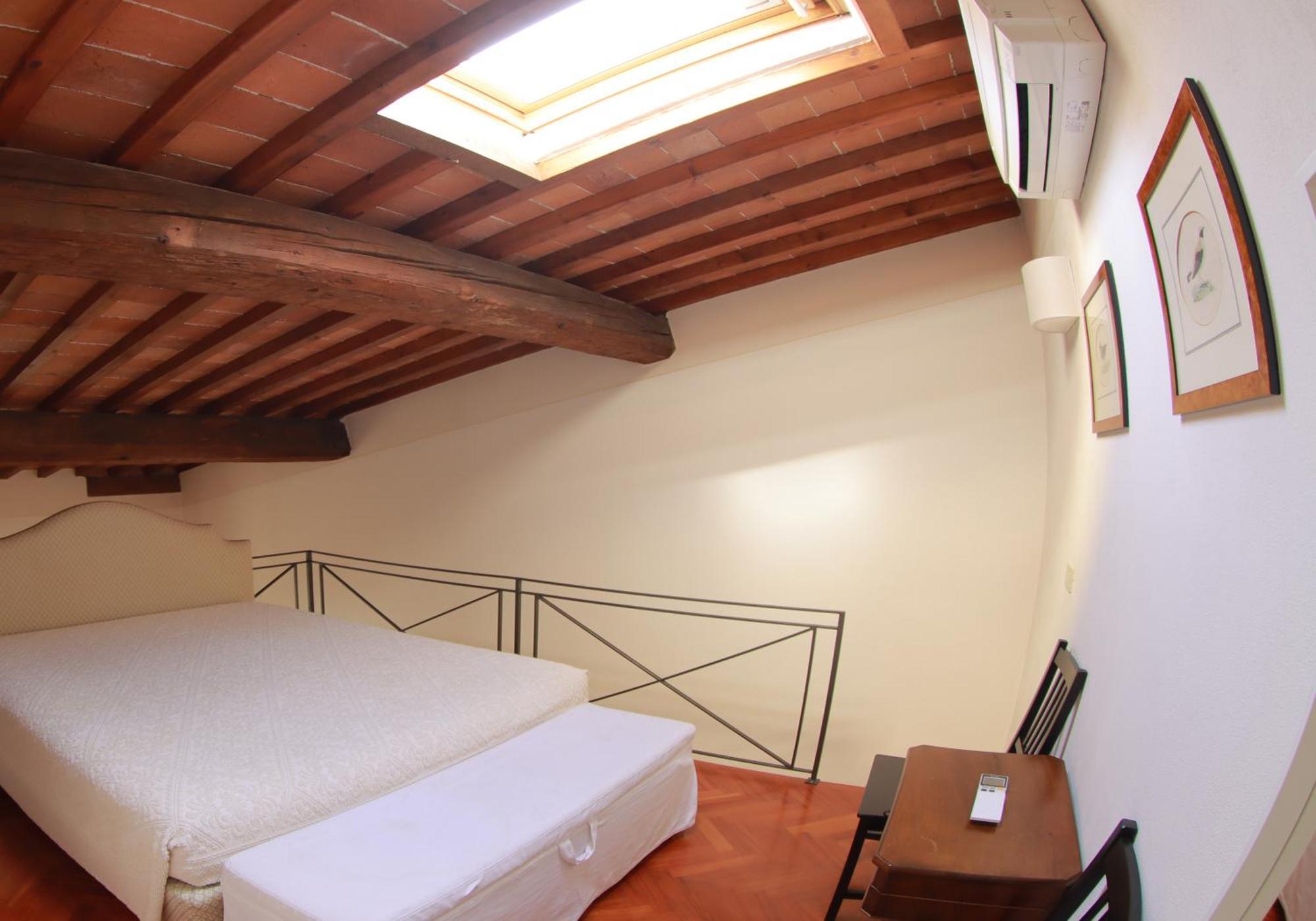 Santa Croce Cozy Duplex Apartment