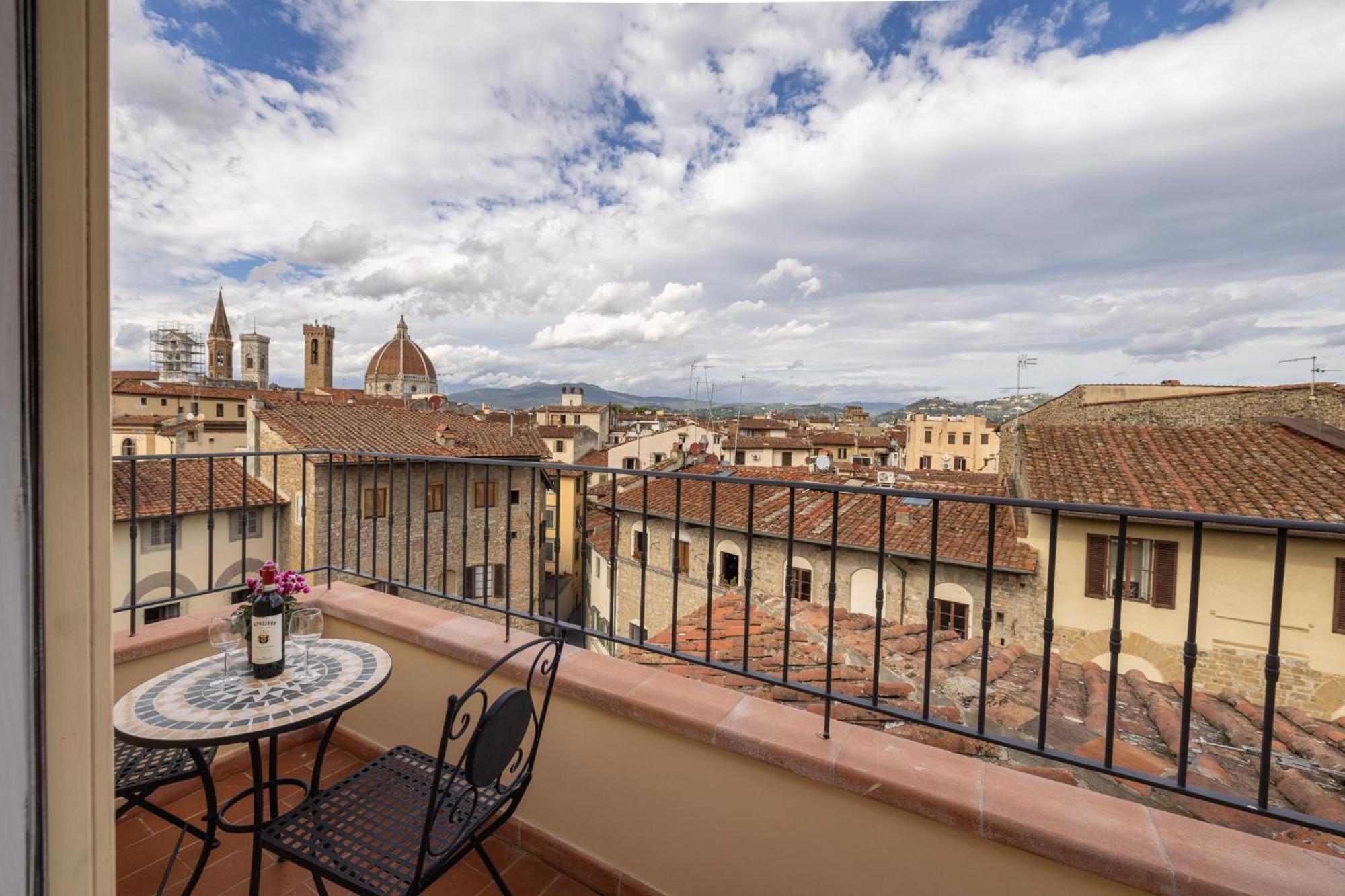 Santa Croce Breath-taking Penthouse Apartment Florence