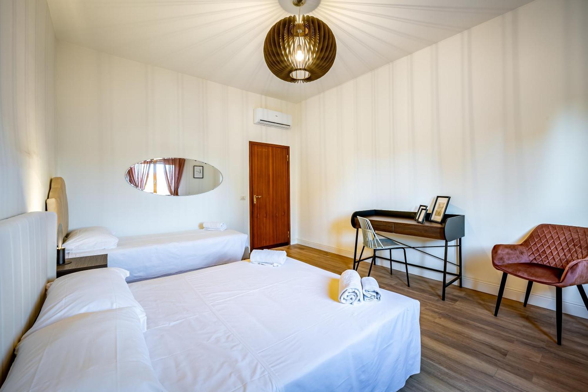 Yd Bright With Parking Apartment *