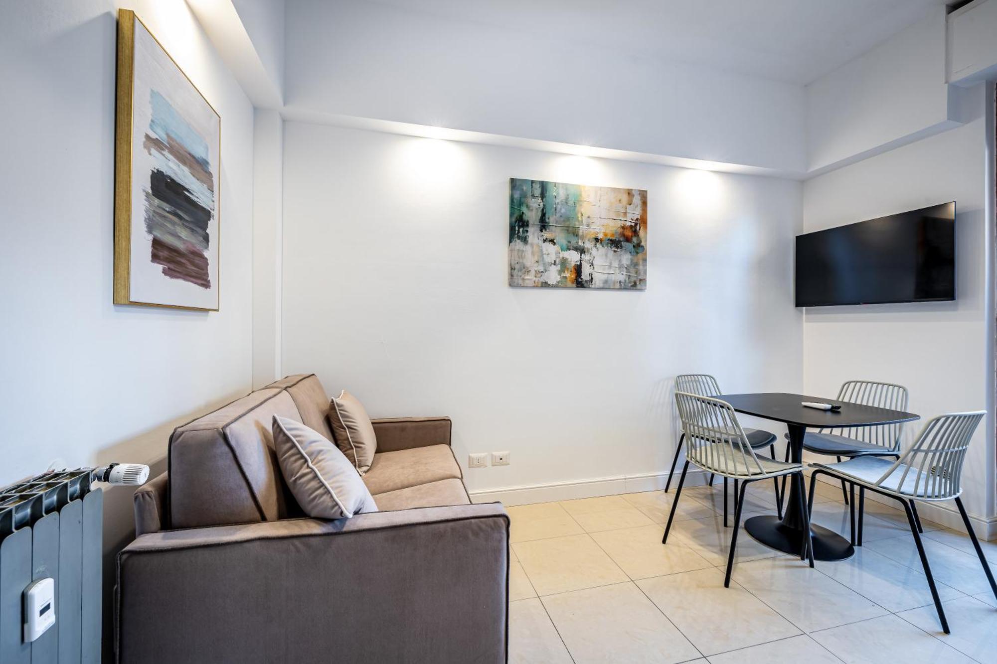 Yd Bright With Parking * Florence