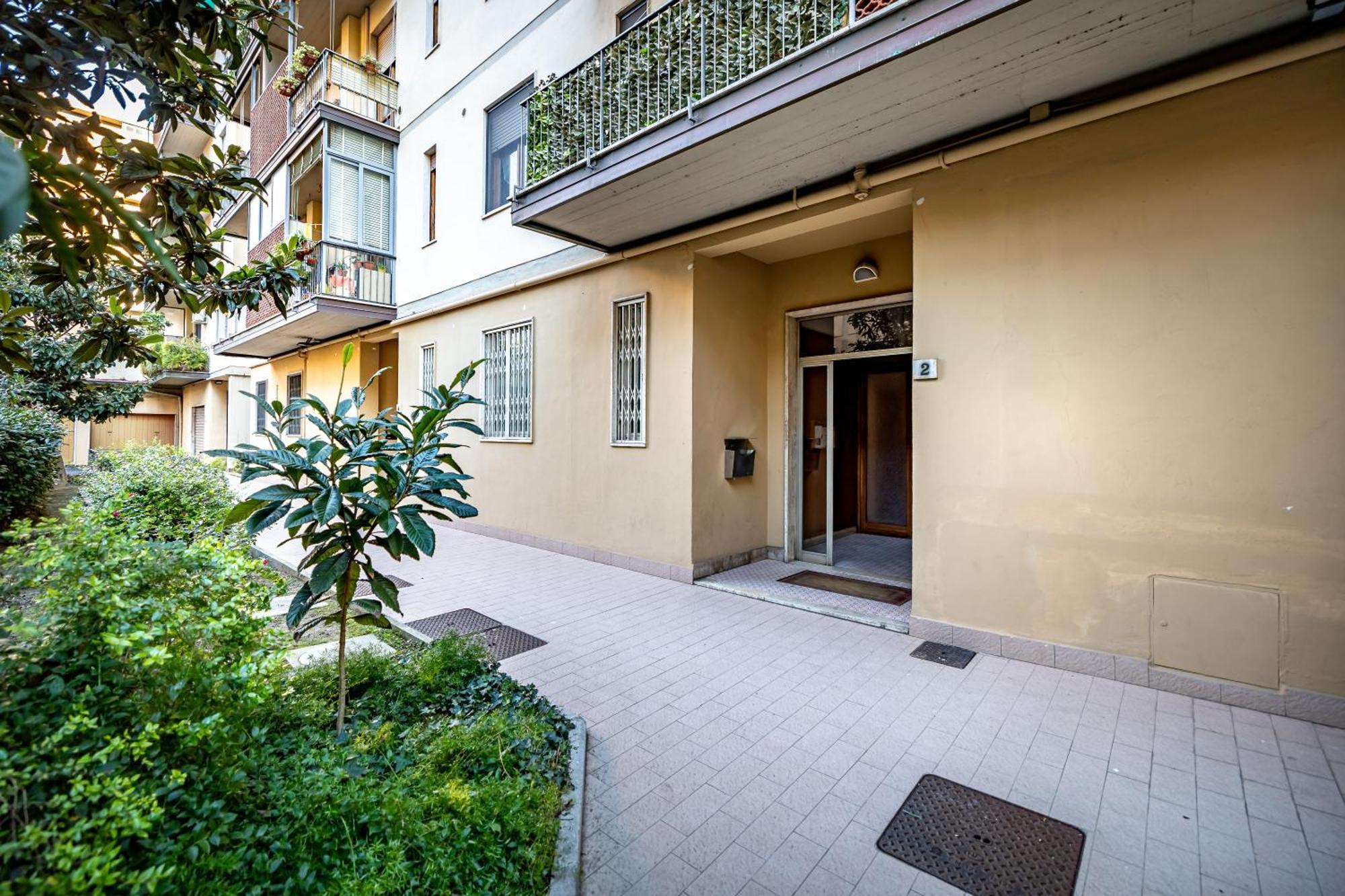 Apartment Yd Bright With Parking