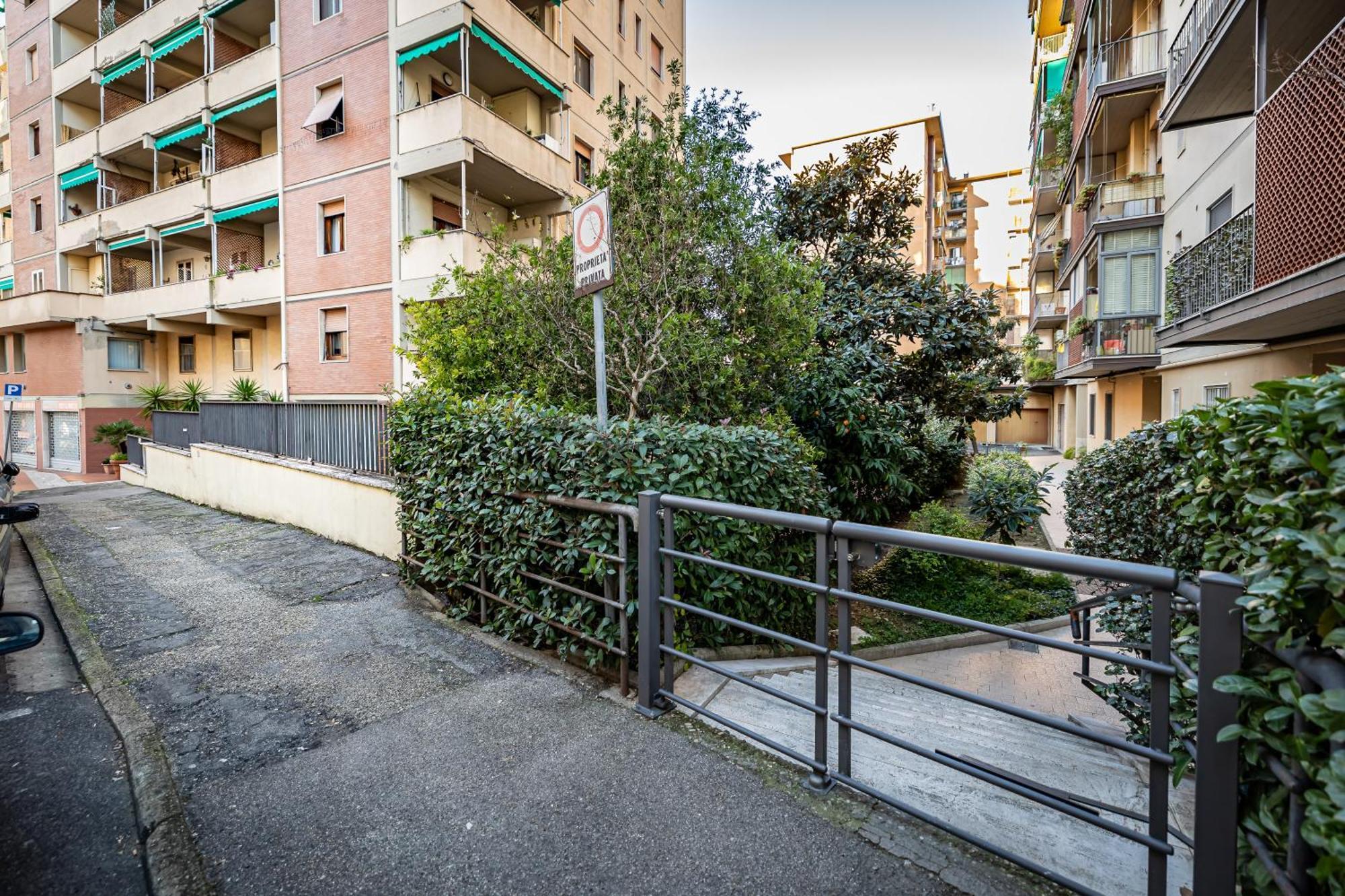 Yd Bright With Parking Florence