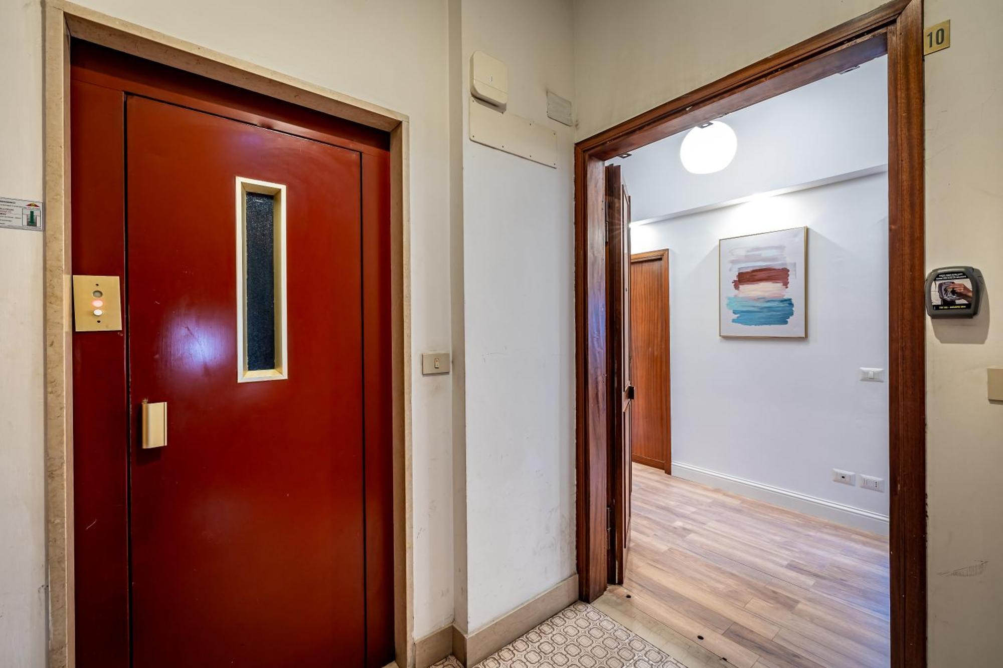 Apartment Yd Bright With Parking *