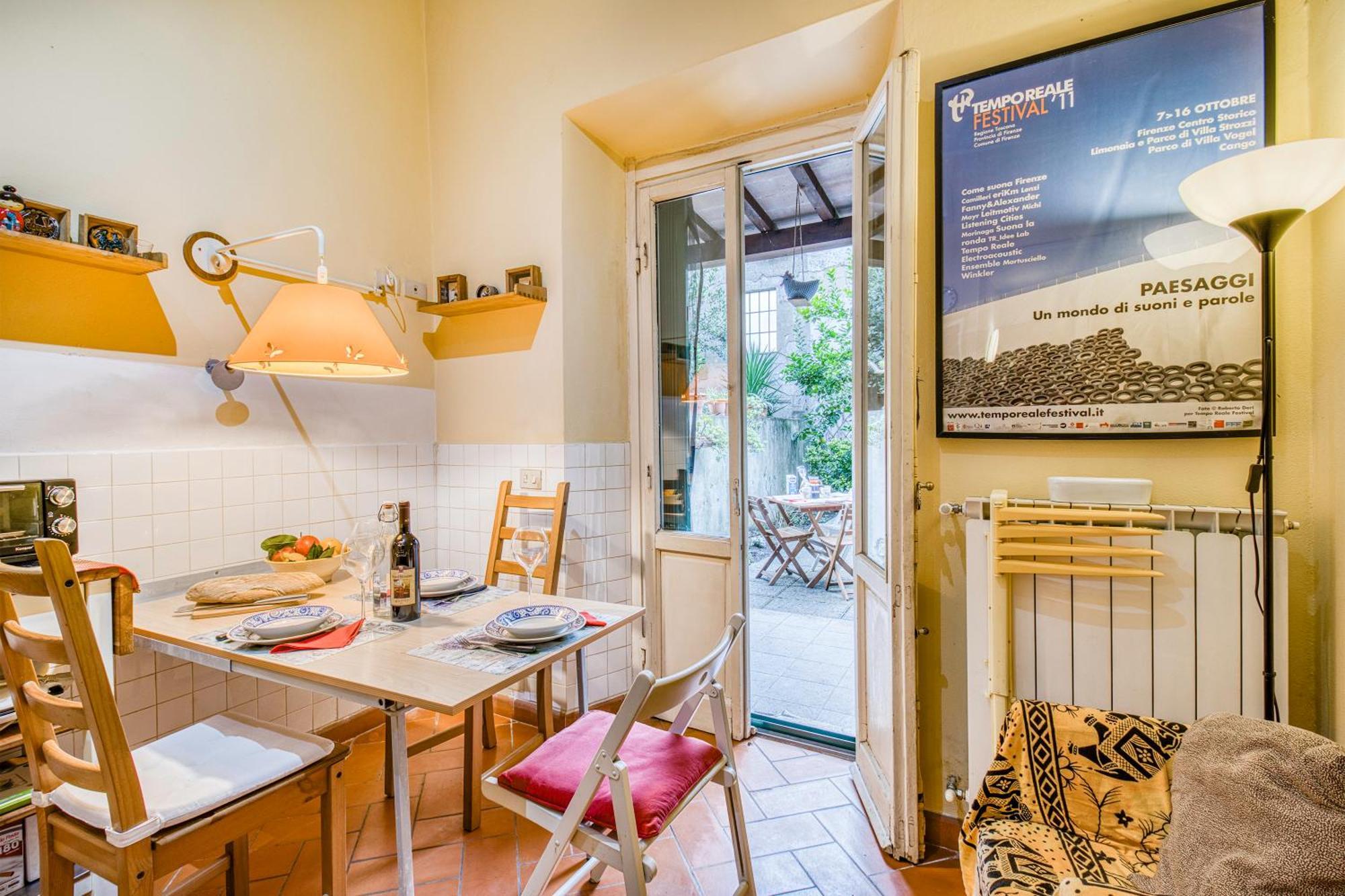 Center Private Garden - Happy Apartment