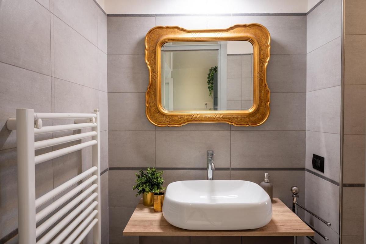 Vicino Al Centro Apartment