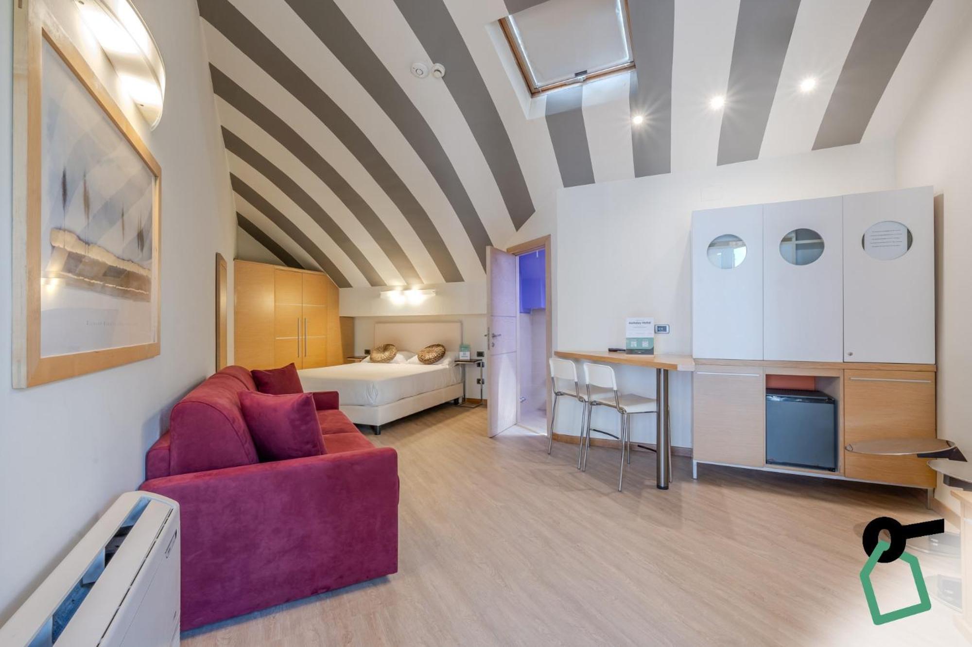 Hotiday Hotel