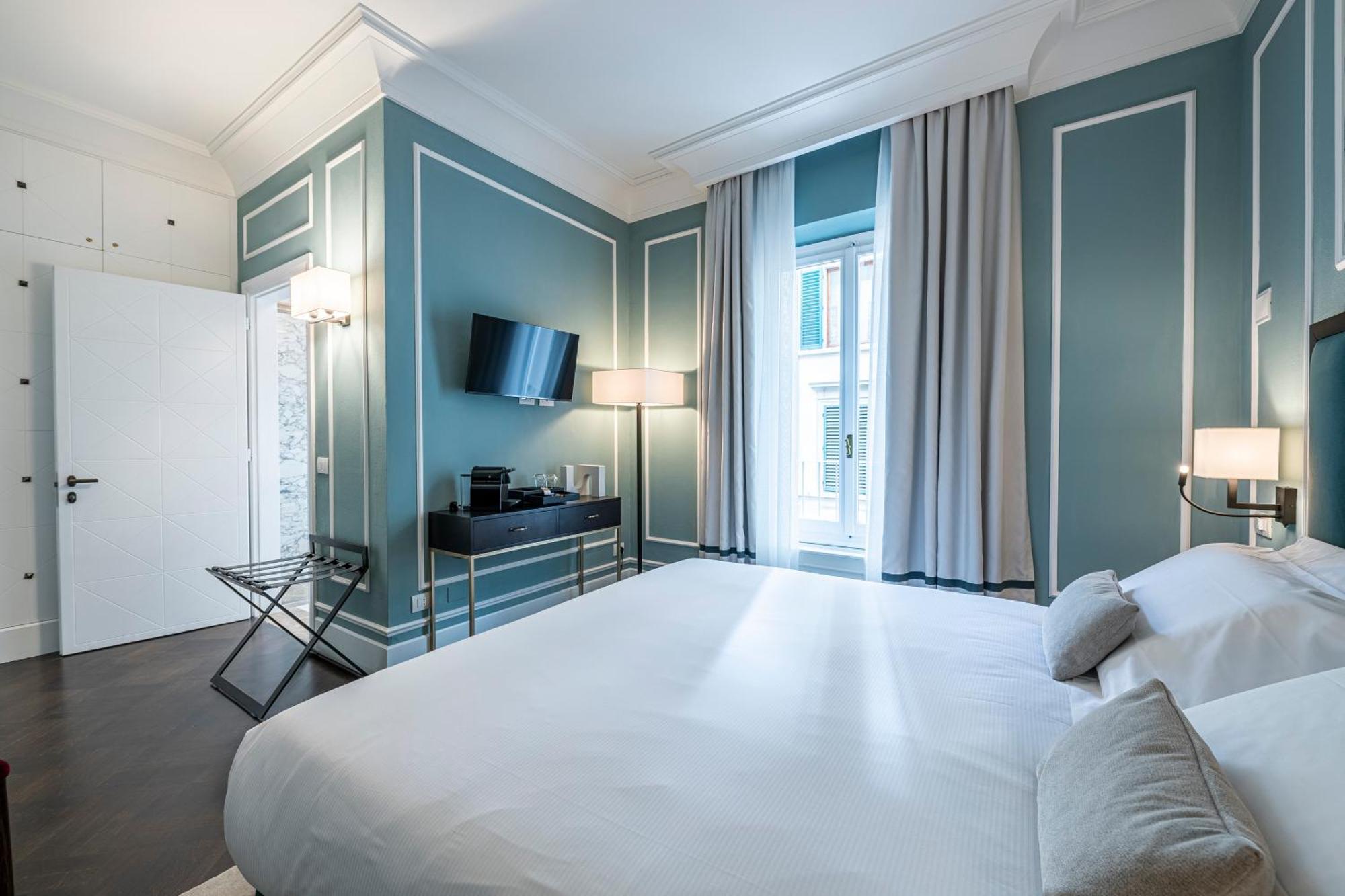 Glimpse Hotel 4*