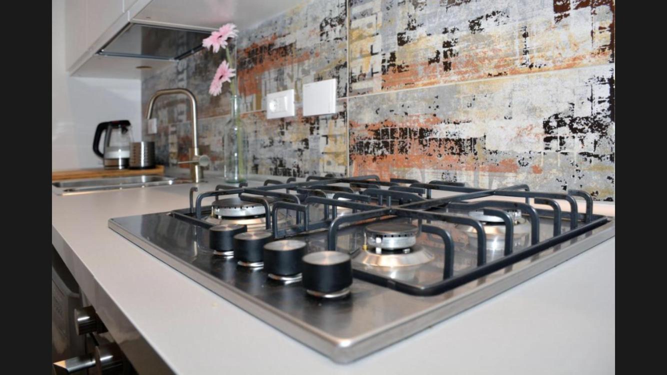 New , Garden And Parking Apartment