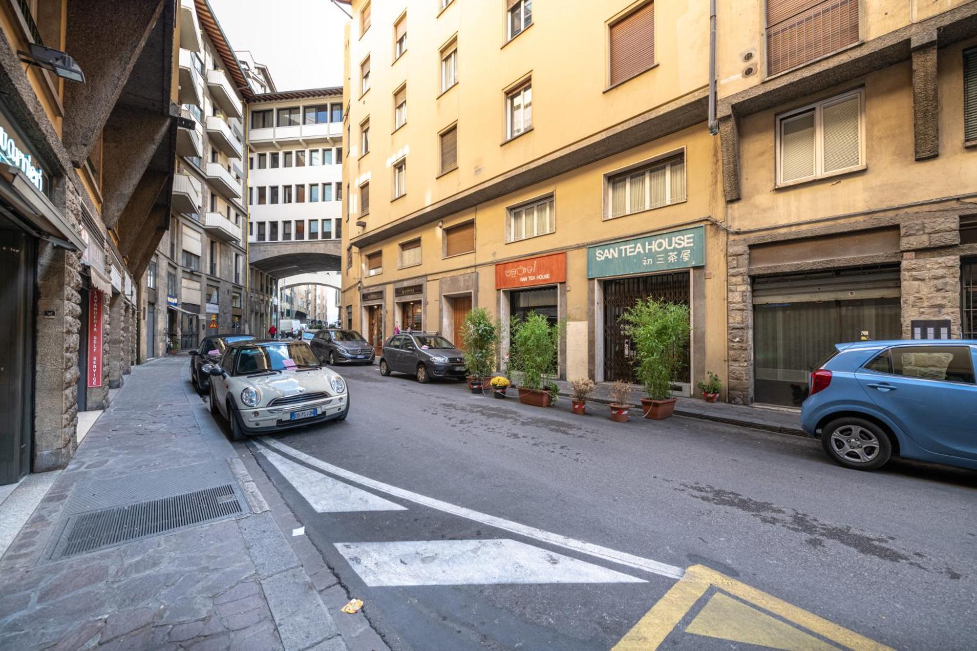 Ponte Vecchio Apartment Florence